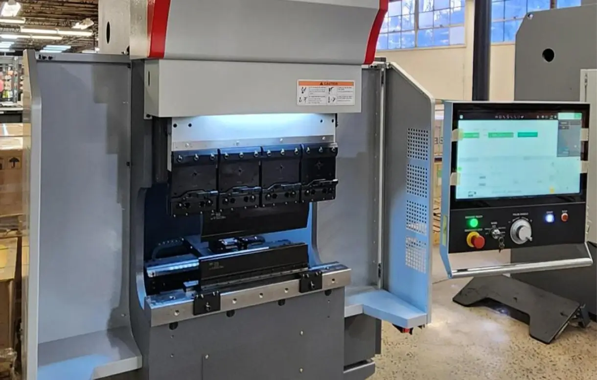 hydraulic-guillotine-shear-service-technician Hydraulic guillotine shear blade and hold-down assembly with CNC touchscreen controller